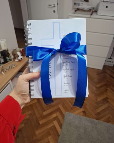 Dnevnik zahvalnosti u plavoj boji